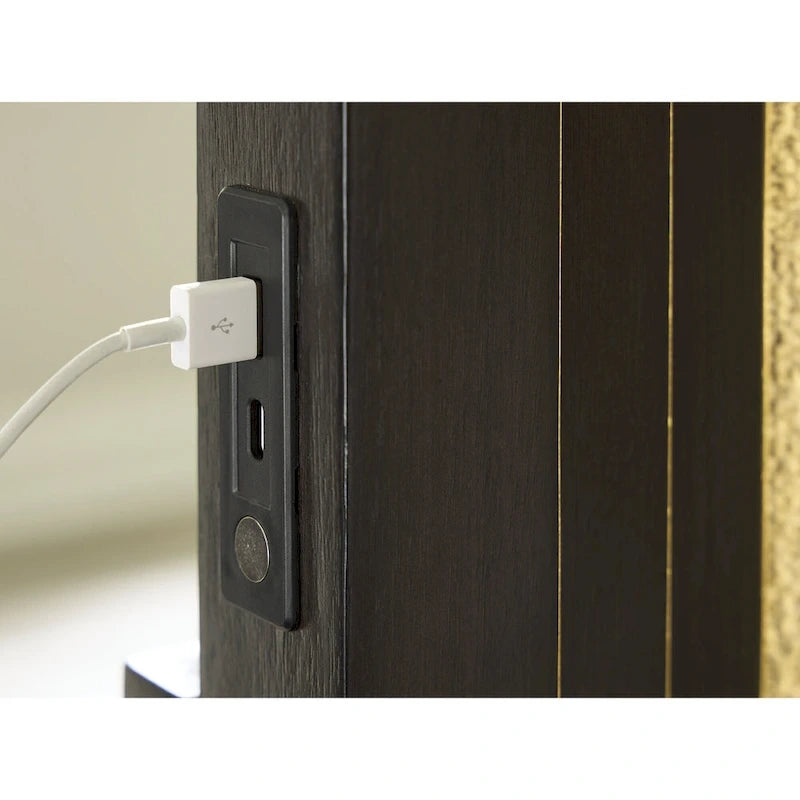 Lit à panneaux rembourrés marron foncé/gris, une création Signature Design d'Ashley Neymorton