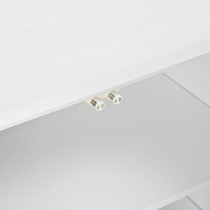 Buffet à quatre portes avec étagères réglables