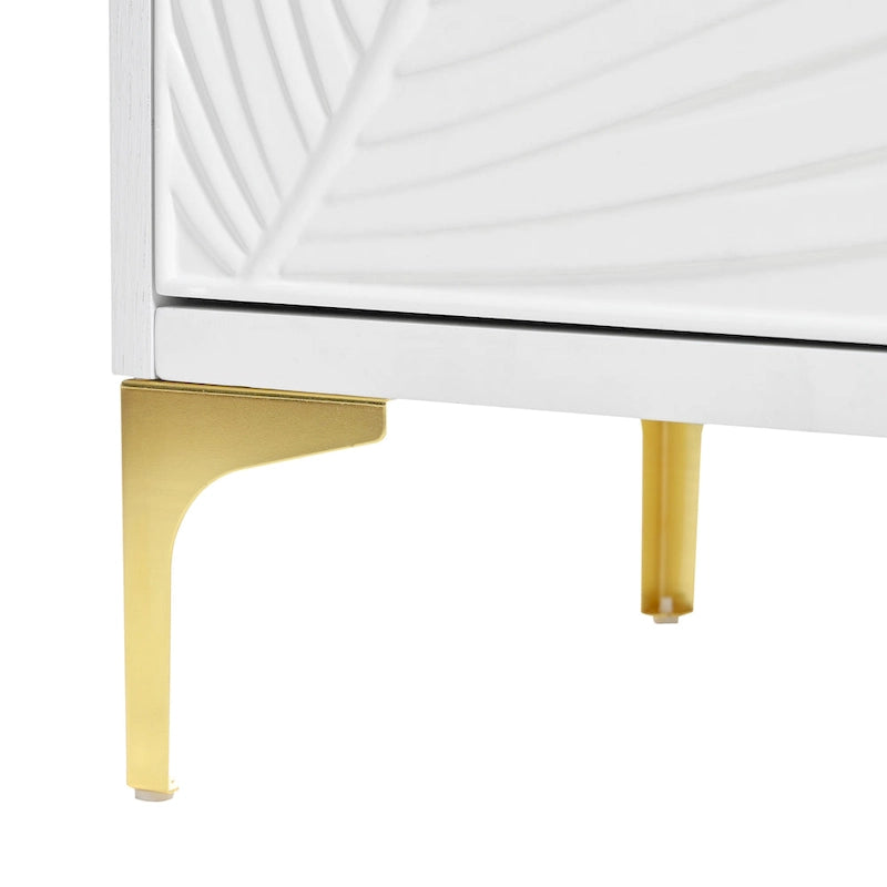 Buffet à quatre portes avec étagères réglables