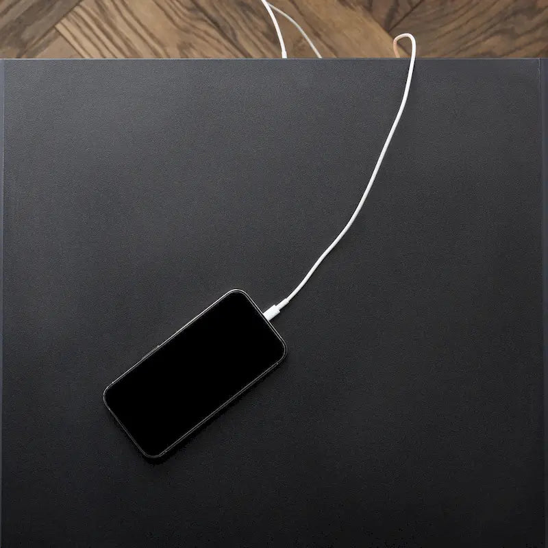 Table d'appoint moderne en bois Brookside Reyna avec coins arrondis