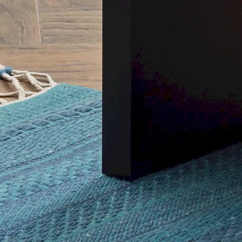 Table d'appoint moderne en bois Brookside Reyna avec coins arrondis