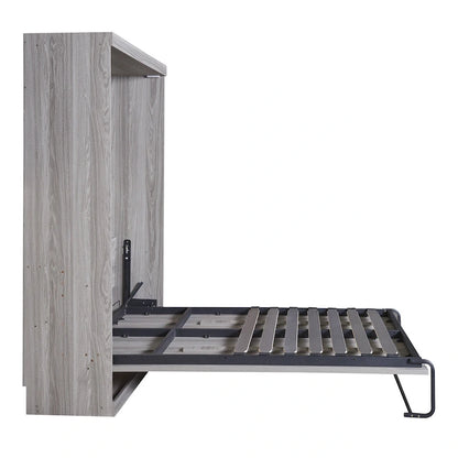 Le lit escamotable en bois peut être replié dans un meuble.