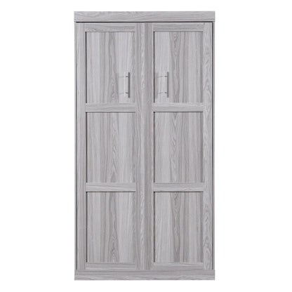 Le lit escamotable en bois peut être replié dans un meuble.