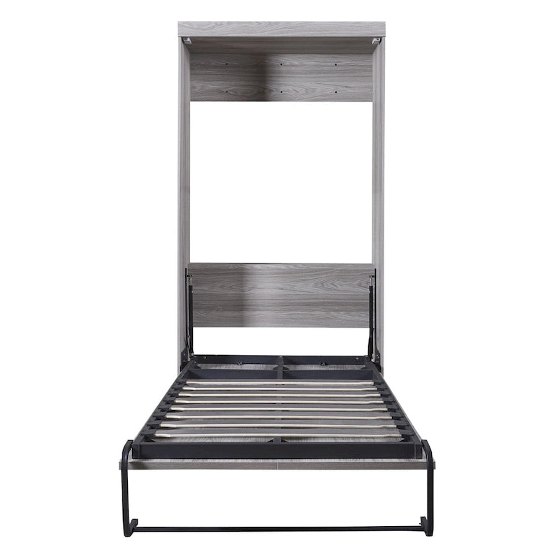 Le lit escamotable en bois peut être replié dans un meuble.