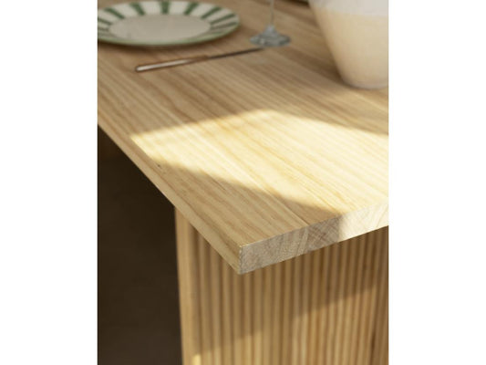 Table, 140 x 75 cm, marron